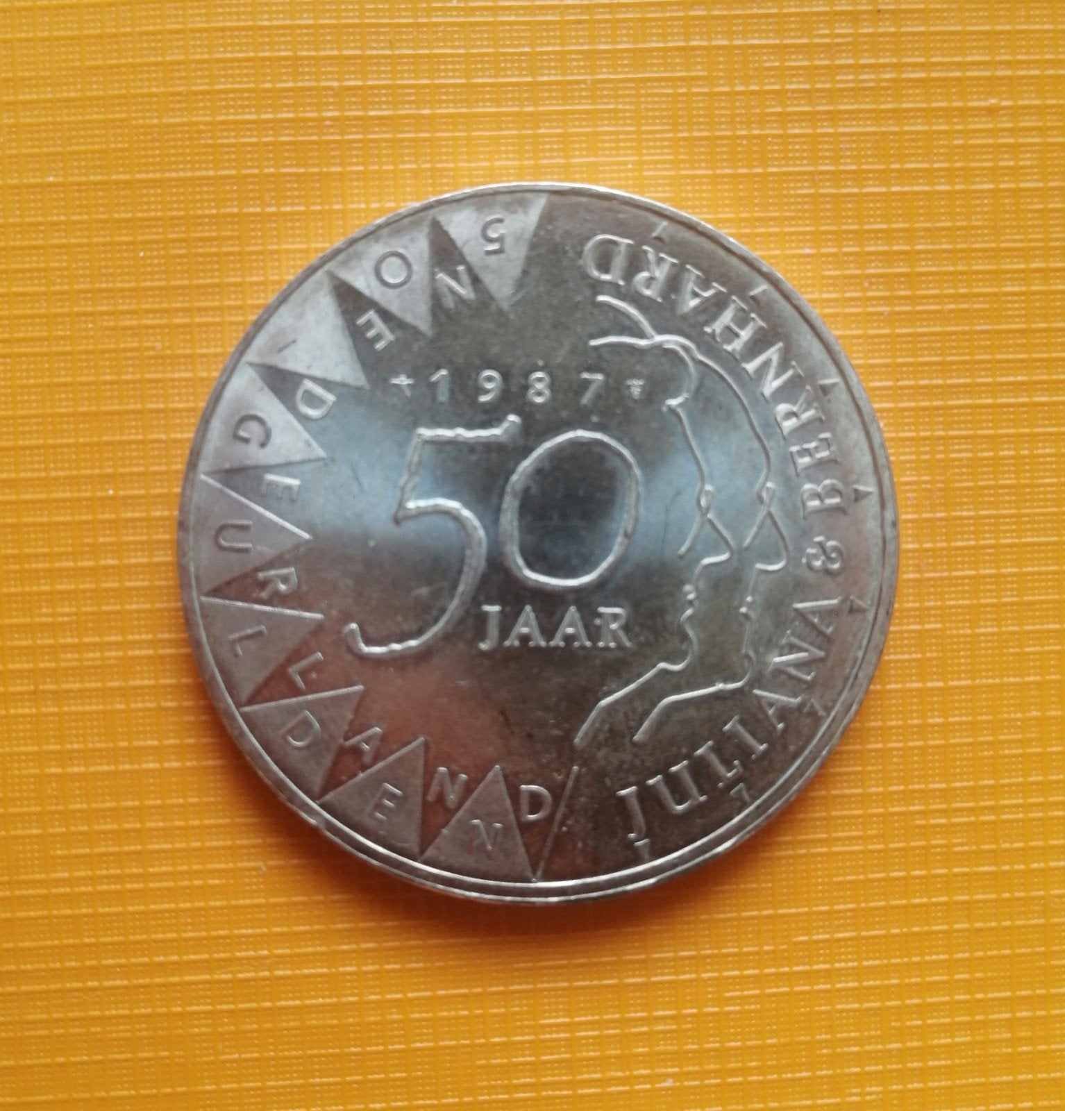 Zilveren 50 Gulden 1987 Juliana & Bernhard, Postzegels en Munten, Munten | Nederland, Verzenden, Koningin Beatrix, 5 gulden, Losse munt