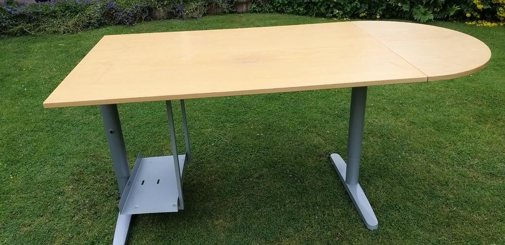Moderne look (computer-)bureau, Ophalen, Gebruikt, Scandinavisch, Metaal