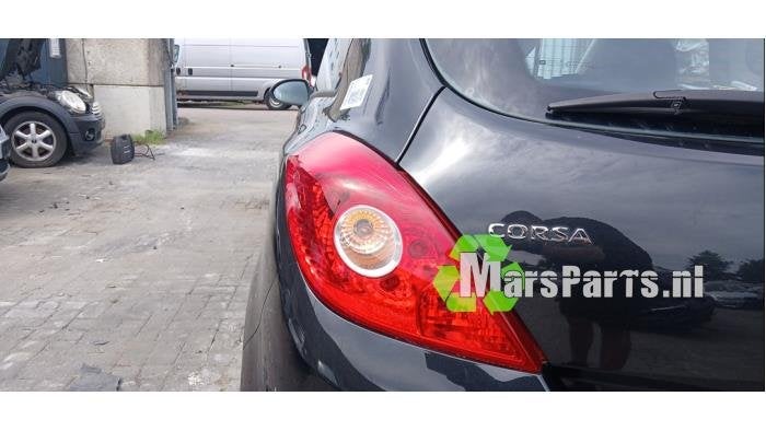 Achterlicht links van een Opel Corsa, Auto-onderdelen, Gebruikt, -, -, Opel