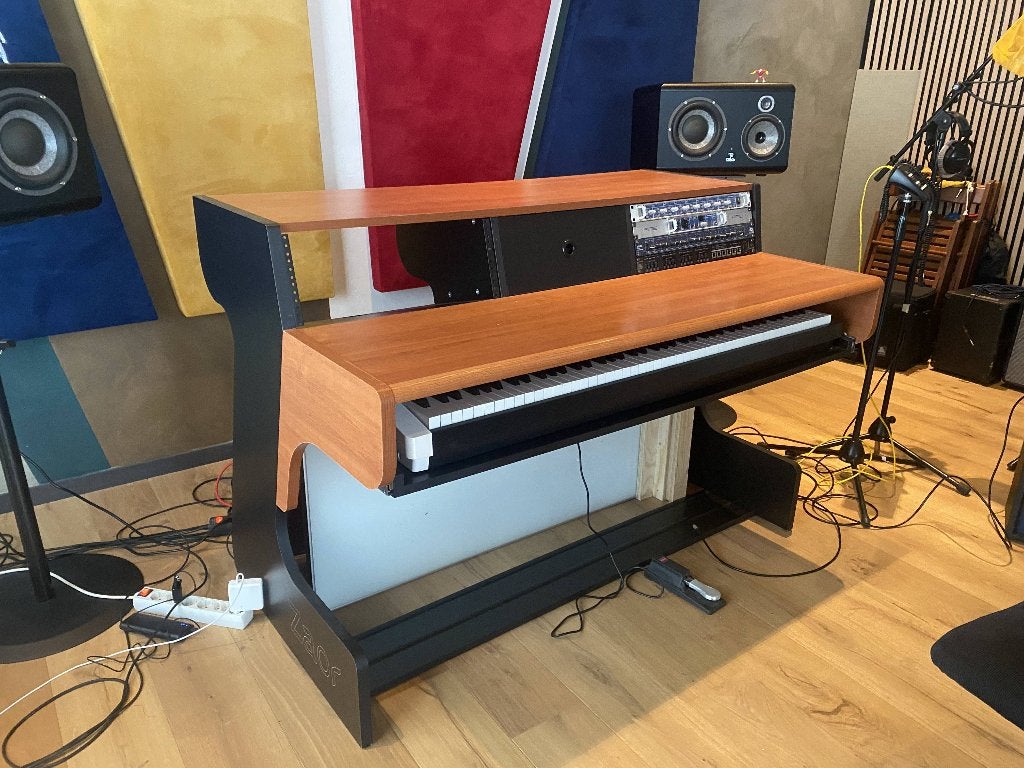 Zaor Miza 88 Black Cherry Studiomeubel / Studio Desk, Ophalen, Gebruikt, Audio