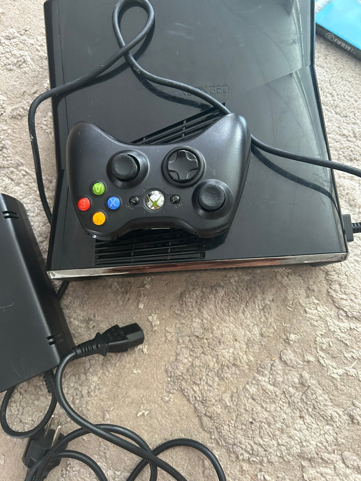 XBOX 360 S met 6 verschillende met 6 verschillende spellen, Ophalen of Verzenden, Zo goed als nieuw, 250 GB, Met 1 controller