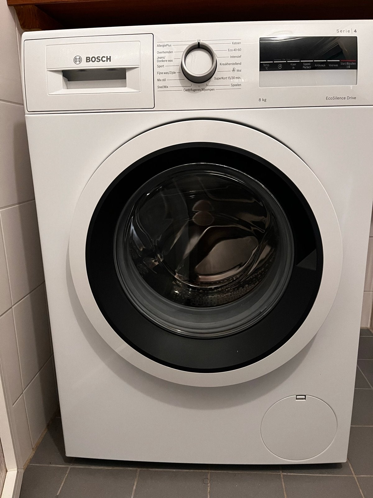 Bosch Serie 4 Wasmachine 8kg EcoSilence Drive, Witgoed en Apparatuur, Wasmachines, Ophalen, 1200 tot 1600 toeren, 8 tot 10 kg