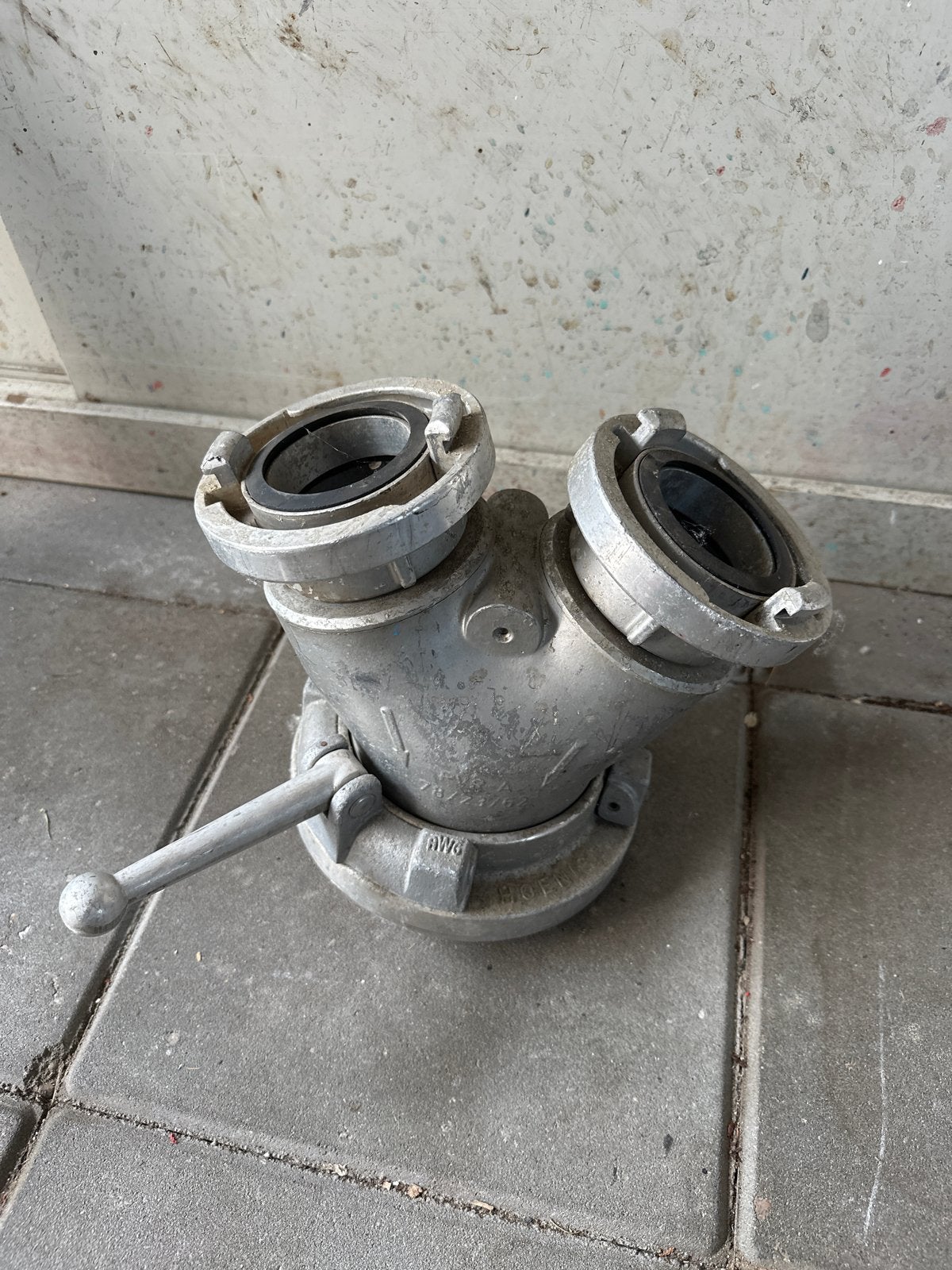 Brandweer Broekstuk 133mm naar 2x 81mm, Ophalen, Gebruikt