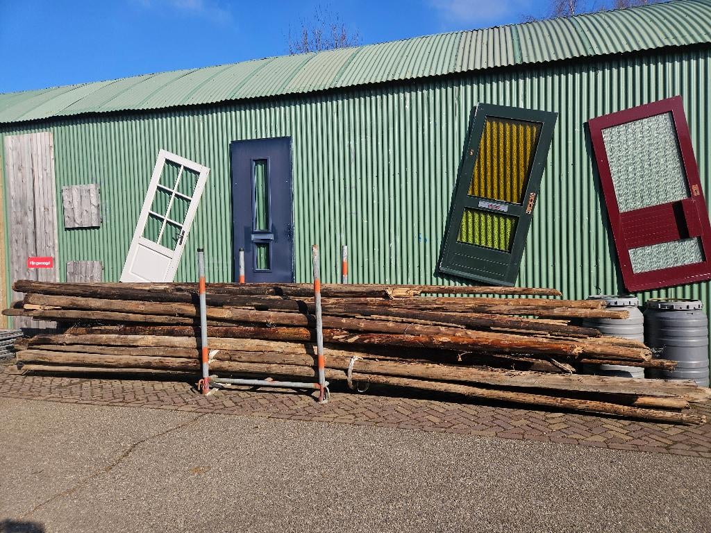 Partij Kap dak sporen dennenhout ronde palen  ( 247 ), Ophalen, Zo goed als nieuw, 250 cm of meer, Palen