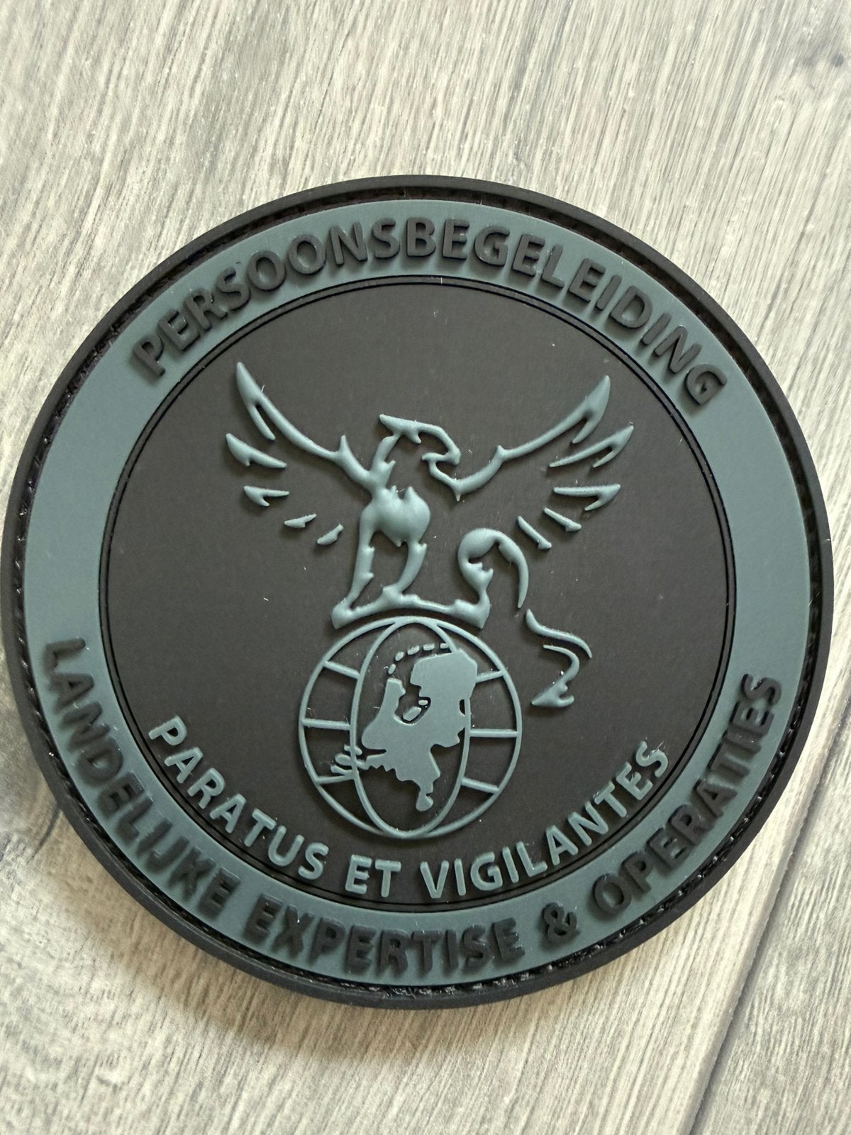 Persoonsbegeleiding “PBG” patch embleem LX, Verzamelen, Ophalen of Verzenden, Overige soorten, Nederland, Embleem of Badge