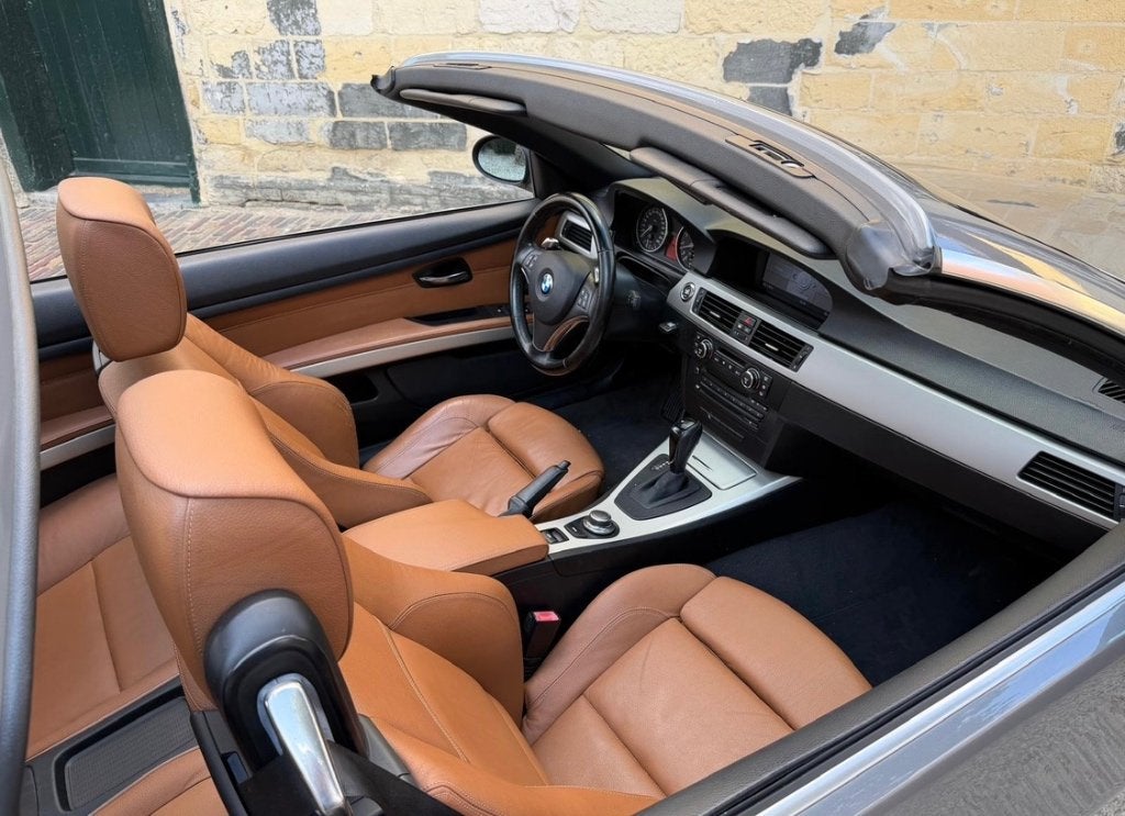 Foto 9 van BMW 3-Serie 3.0 I 330 Cabrio AUT 2008 Grijs