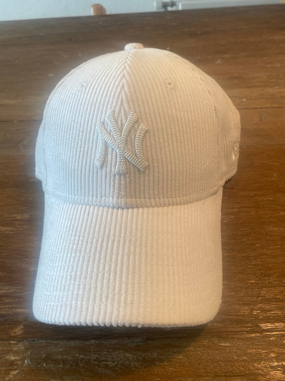 New Era NY Yankees Corduroy Pet - Wit, Ophalen of Verzenden, Zo goed als nieuw, One size fits all, Pet