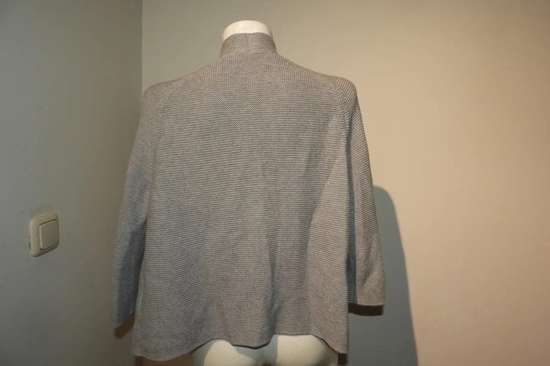 Repeat grijs gebreid vest een knoop mooie halslijn 36/38, Kleding | Dames, Truien en Vesten, Repeat, Verzenden, Zo goed als nieuw