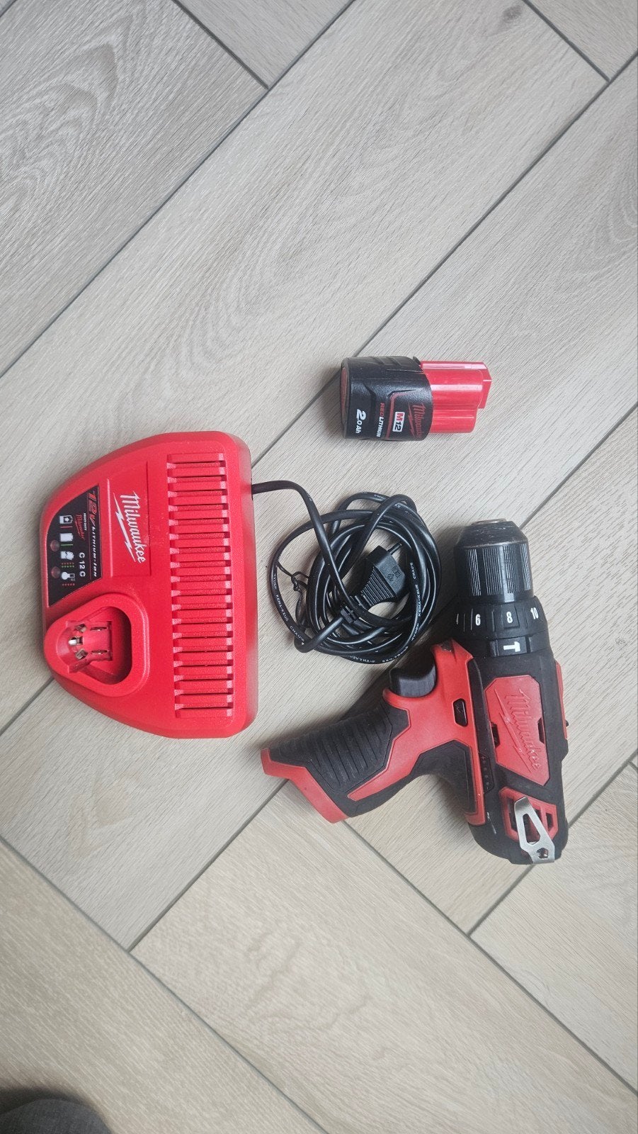 Milwaukee M12 Boor-/Schroefmachine met Accu en Lader, Ophalen, Gebruikt, Variabele snelheid, Boor- en Schroefmachine