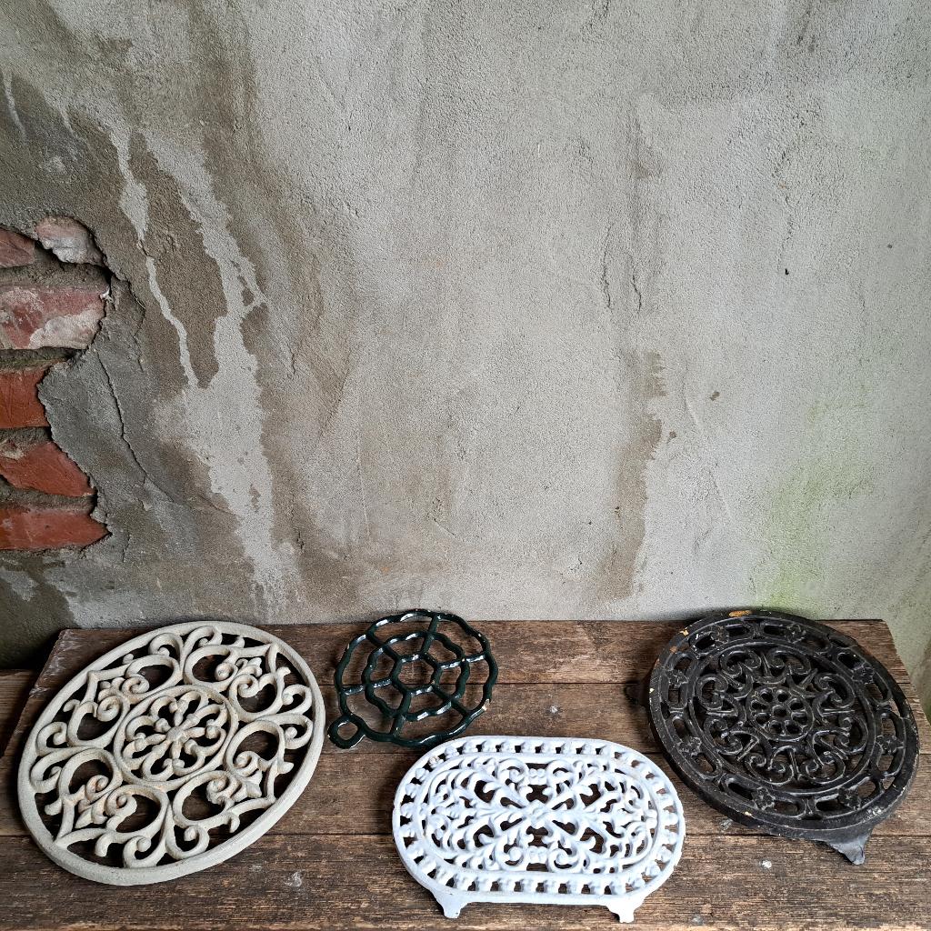 Oude brocante gietijzeren metalen onderzetter *Etage3*, Gebruikt, ., Ophalen of Verzenden, .