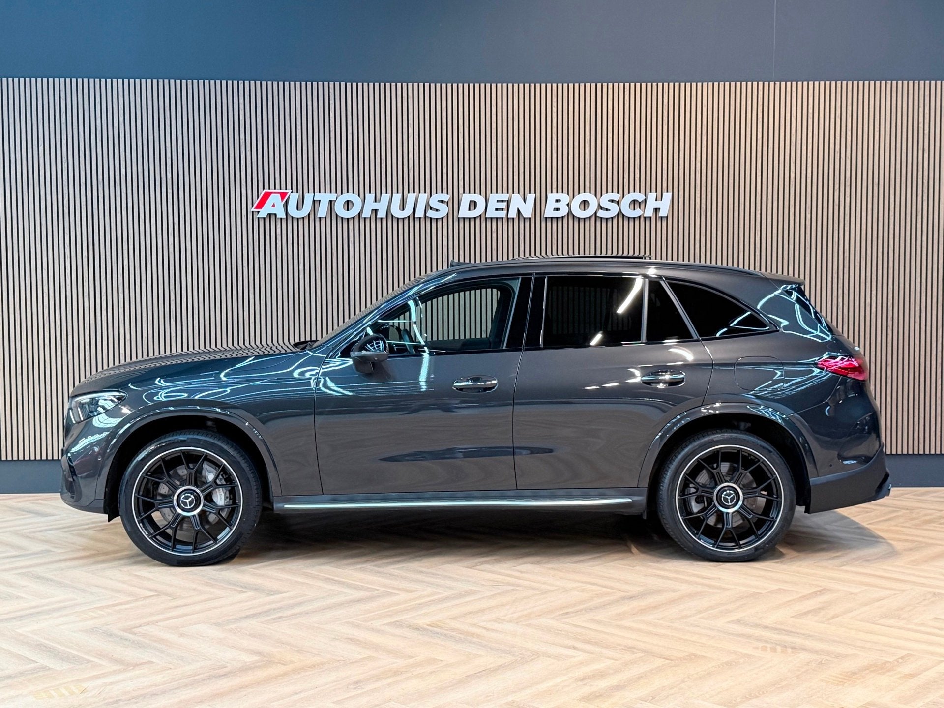 Mercedes-Benz GLC-klasse 400e 4MATIC AMG Line 381PK - Pano, Auto's, Automaat, Dealer onderhouden, Gebruikt, Vierwielaandrijving