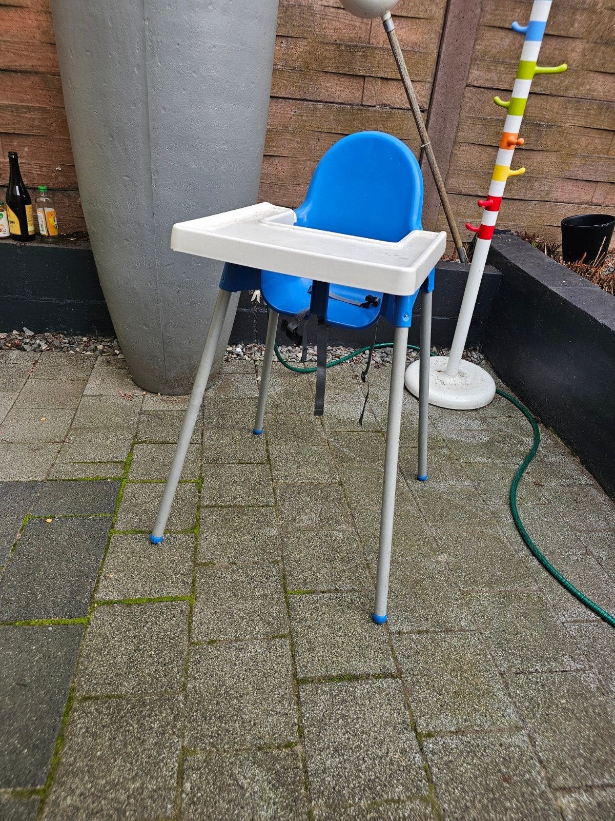 Ikea kinderstoel met riempje en eetblad, Kinderen en Baby's, Ophalen, Gebruikt, Afneembaar eetblad