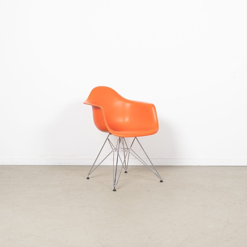 Vitra Eames DAR Stoel Oranje Kunststof - Chroom, Niet ingevuld, Zo goed als nieuw, Niet ingevuld, Niet ingevuld