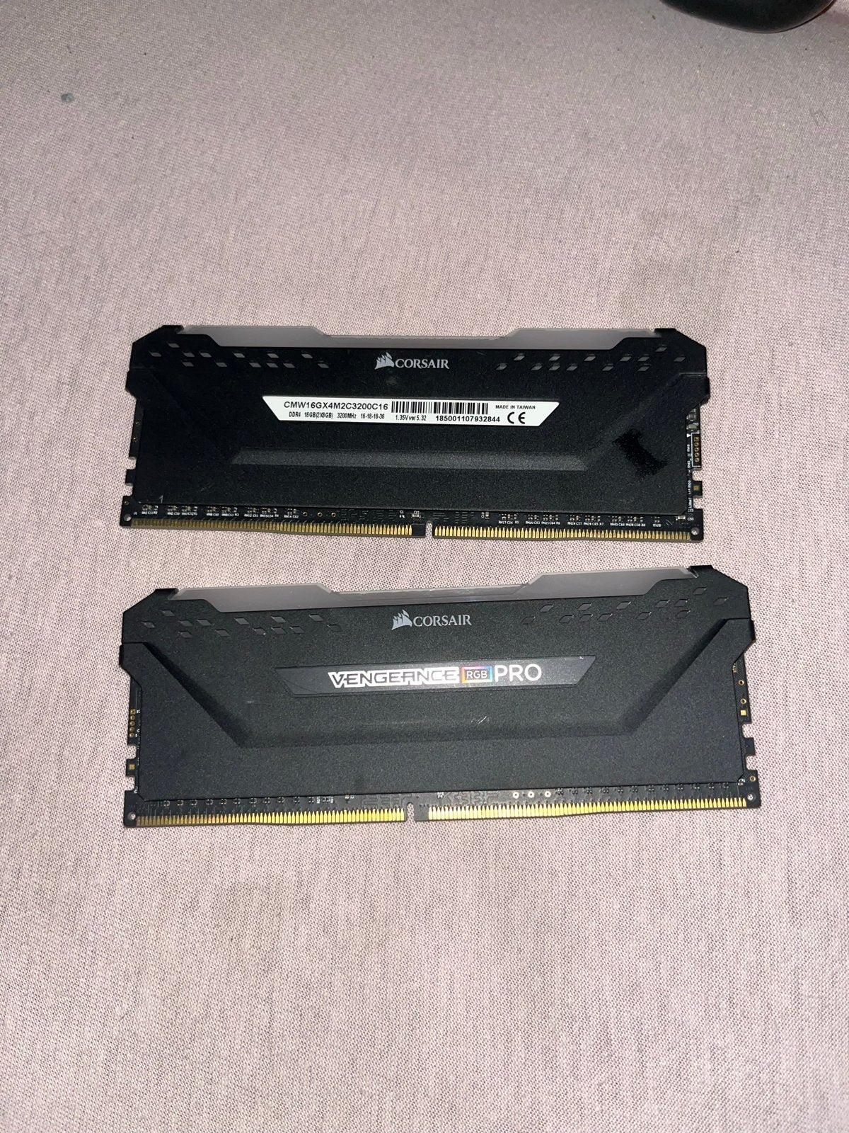 Corsair Vengeance RGB Pro 16GB DDR4 3200MHz RAM, Computers en Software, RAM geheugen, Ophalen, DDR4, Zo goed als nieuw, Desktop