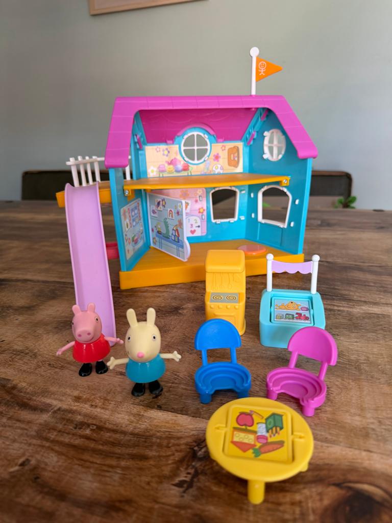 Peppa Pig Speelhuis met Figuren en Meubels, Kinderen en Baby's, Speelgoed | Poppenhuizen, Ophalen of Verzenden, Gebruikt, Poppenhuis