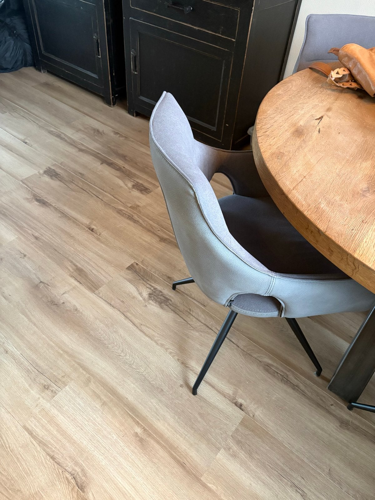 4 Eetkamer stoelen van bommel, Ophalen, Zo goed als nieuw, Vier, Stof