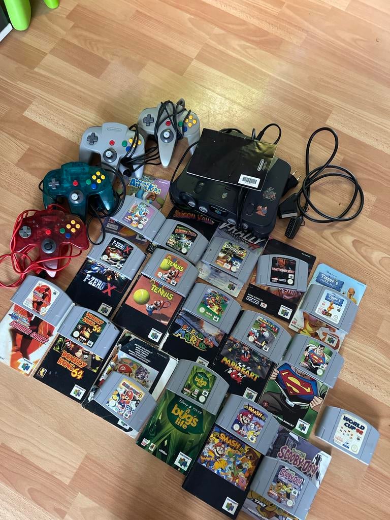 Nintendo 64 Console met 4 controllers en 20+ games+boekjes, Gebruikt, Eén computer, Ophalen of Verzenden, 3 spelers of meer