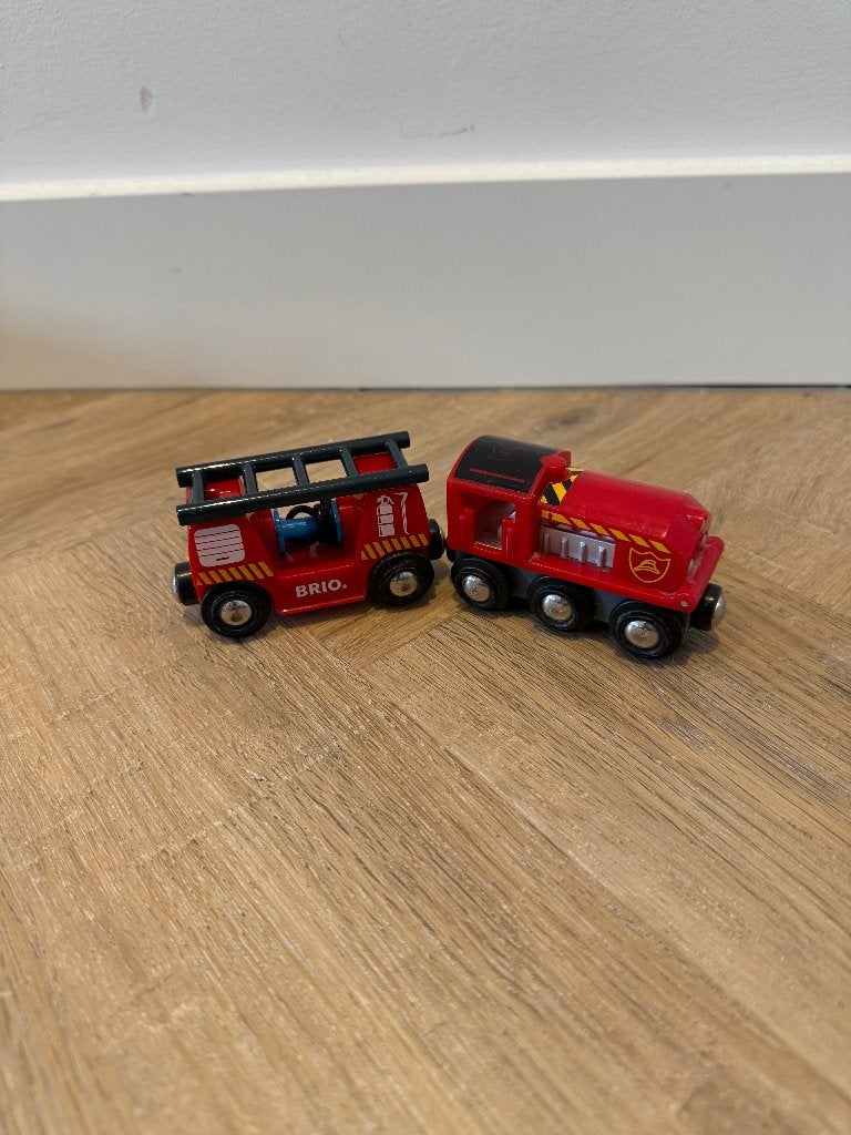 Heel goed Brio houten trein brandweer wagon set 33815 sint, Ophalen of Verzenden, Zo goed als nieuw