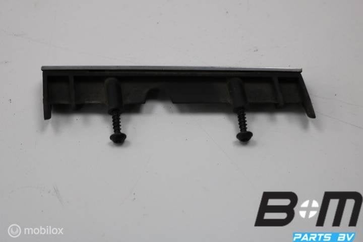 Foto 2 van Grille logo Bluemotion VW Passat B6 3C0853993