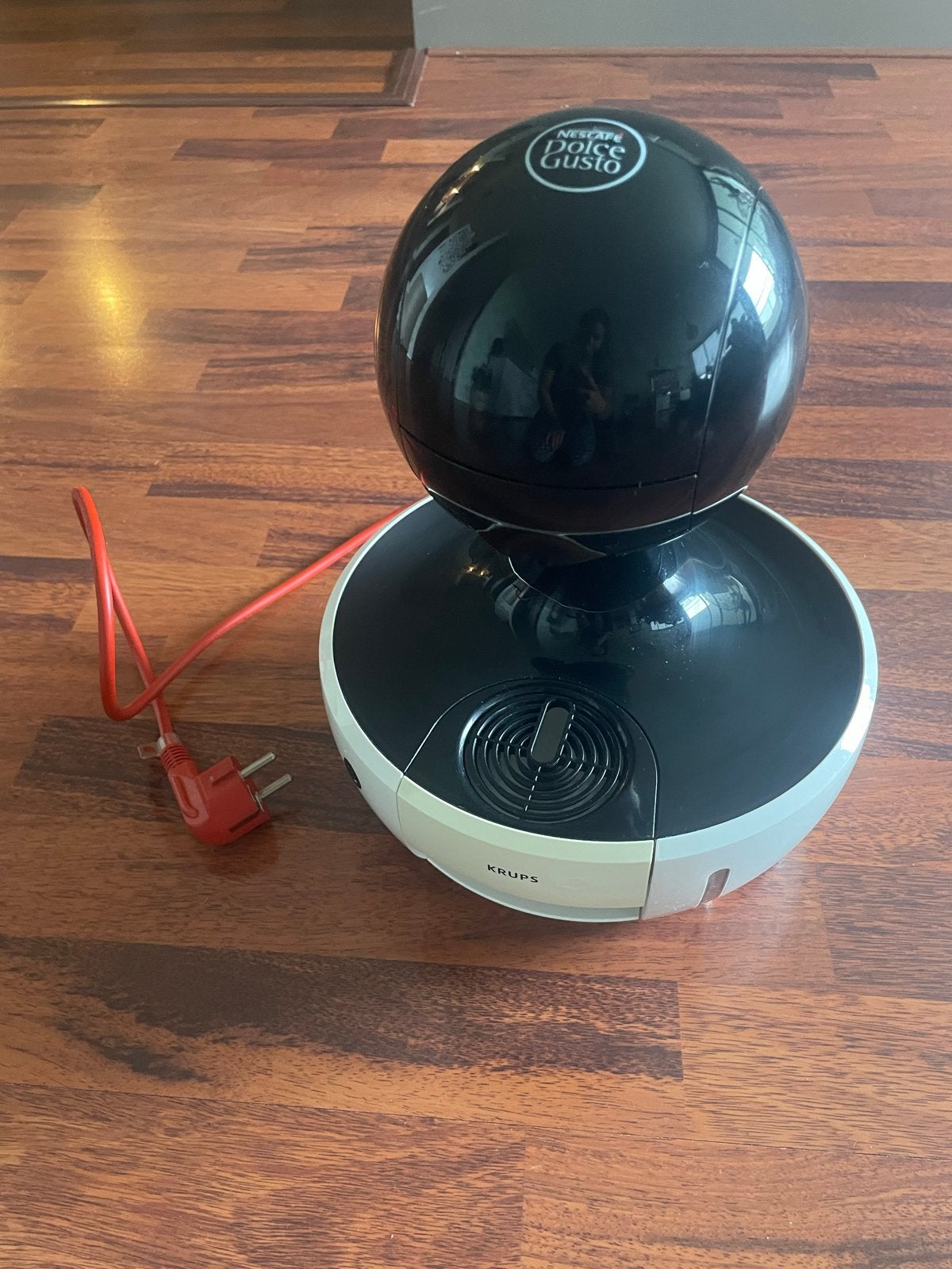 Dolce Gusto koffiezetapparaat + capsulehouder en 6 glazen!, Ophalen, Gebruikt, Koffiemachine, 1 kopje
