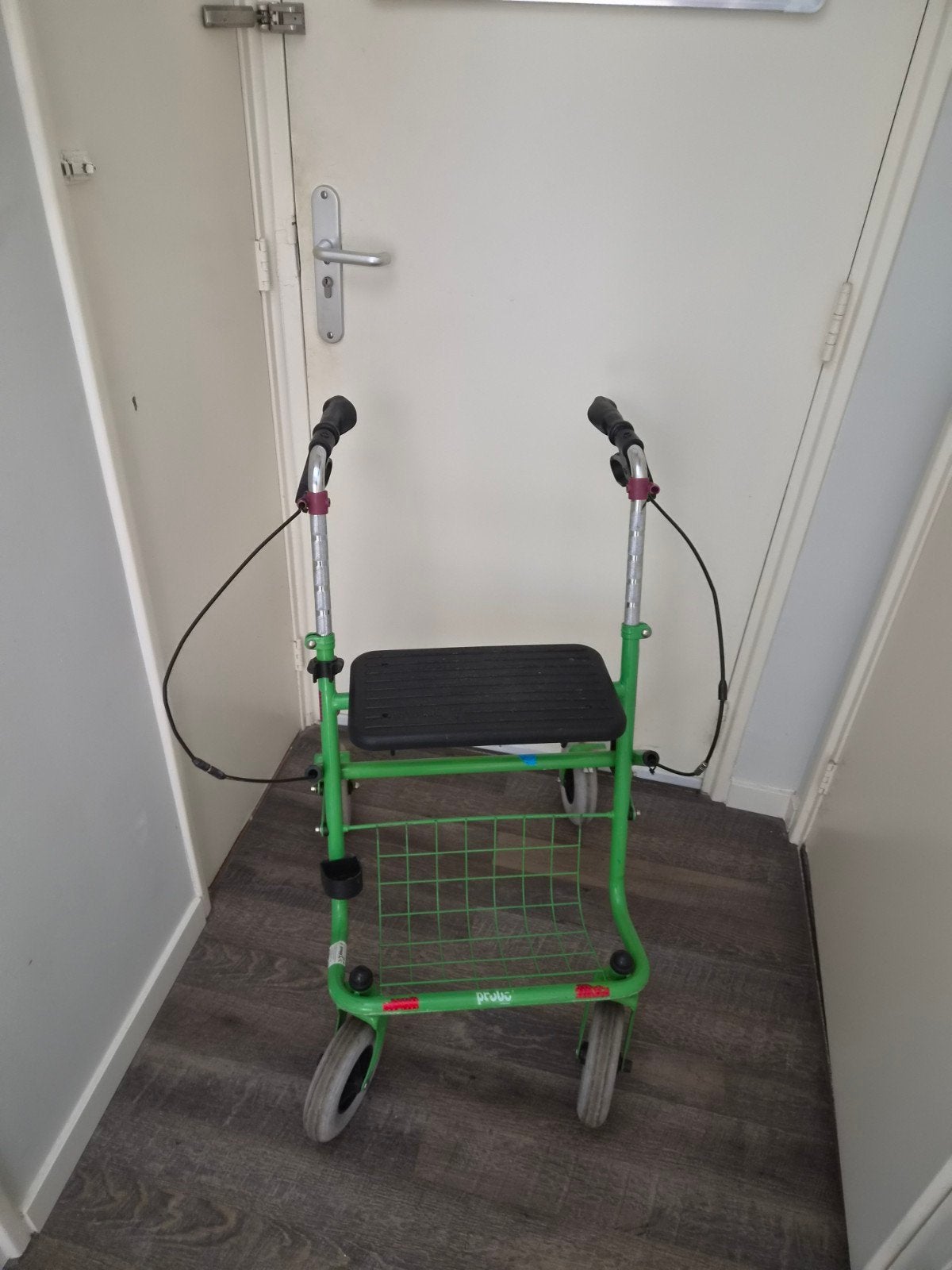lichtgewicht premis rollator met eenzijdige aan beide kanten, Diversen, Ophalen, Lichtgewicht, Zo goed als nieuw