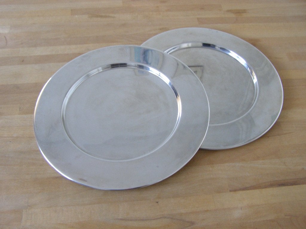 2 Onderborden / borden, zilverkleurig; diameter 30 cm, Overige materialen, Gebruikt, Ophalen of Verzenden, Bord(en)