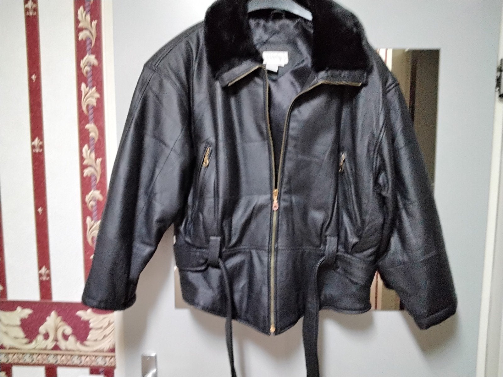 Leren jas met bontkraag nog nieuw, Zwart, Ophalen, Maat 38/40 (M), Onbekend