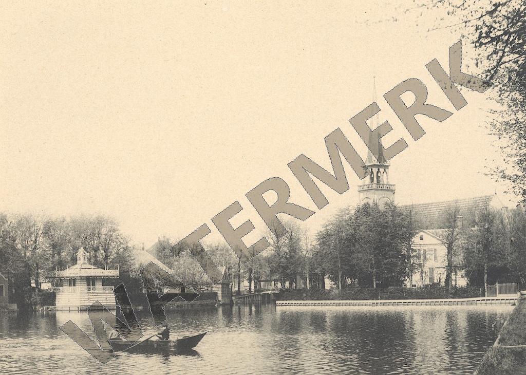 BROEK in WATERLAND – Grote foto Kerkplein ca. 1900 (PH012), Gebruikt, Verzenden, Foto, Voor 1940