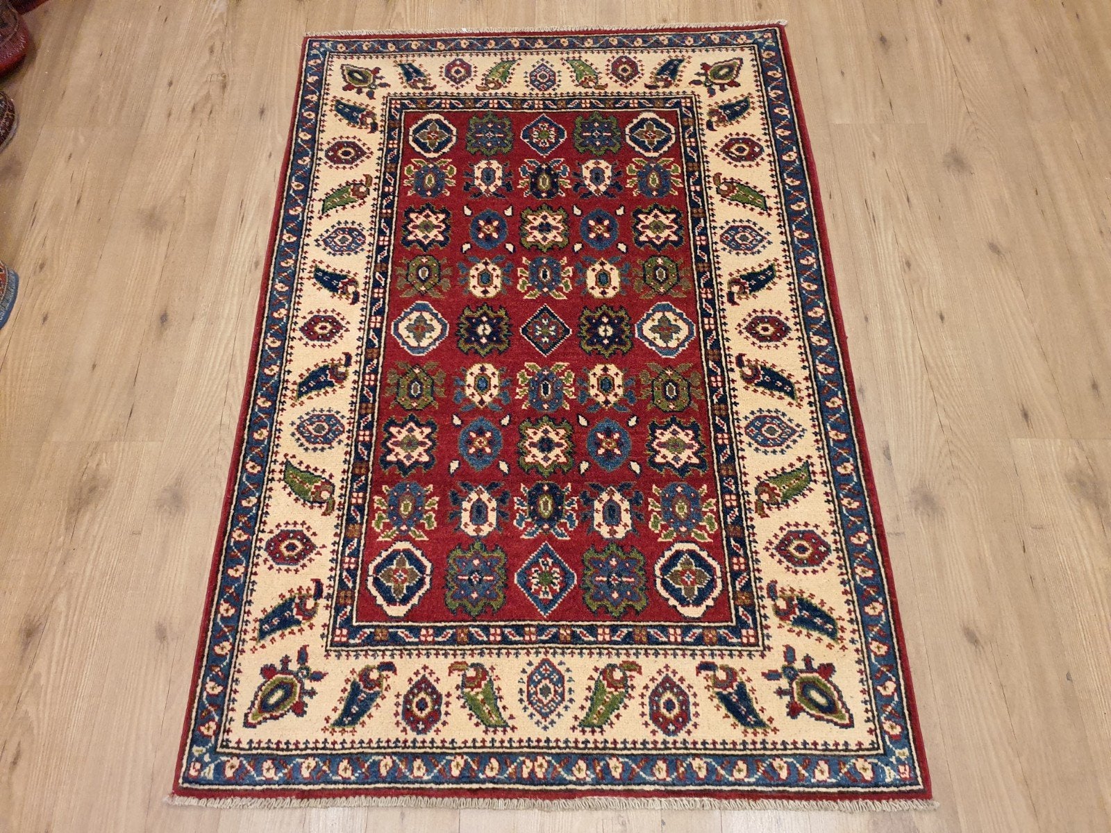 Nieuw handgeknoopt oosters tapijt kazak,, Huis en Inrichting, Stoffering | Tapijten en Kleden, Info@SlatsAntiek.nl, Crème, 100 tot 150 cm