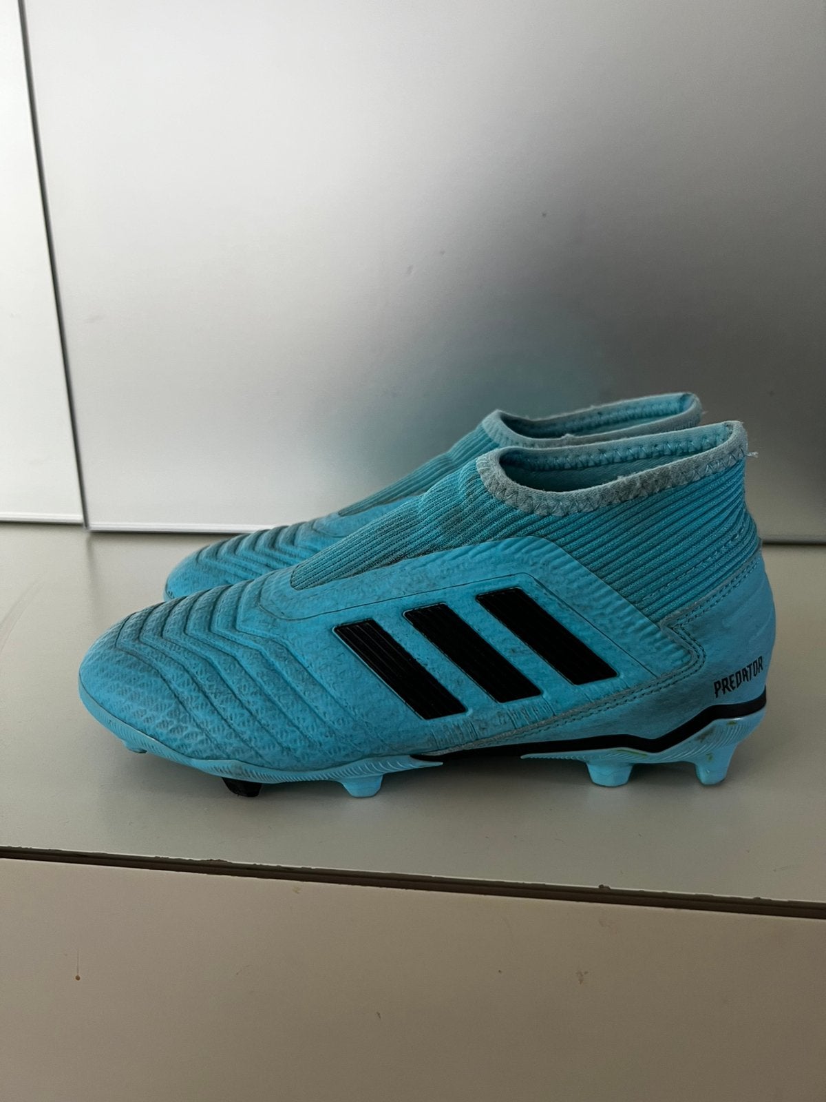 Voetbalschoenen blauw Adidas Predator mt 34, Gebruikt, Maat XS of kleiner, Schoenen, Ophalen of Verzenden