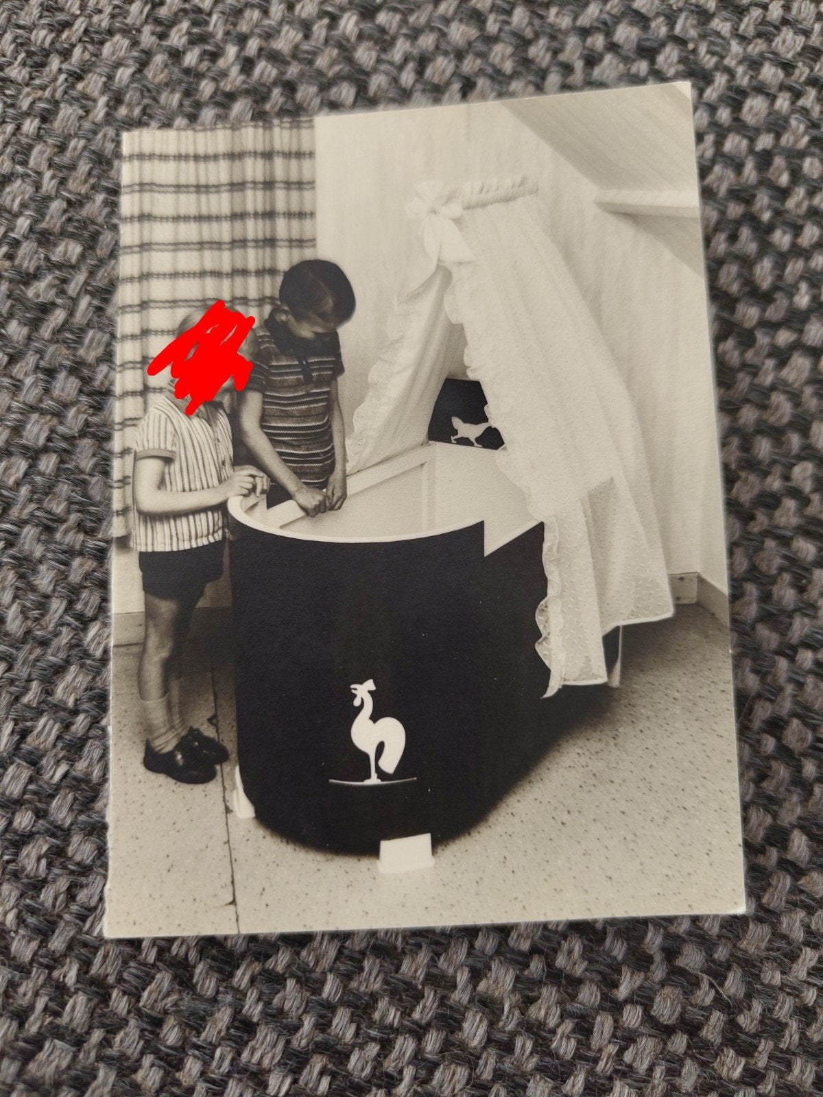 fotokaart bij wieg, Ophalen of Verzenden, Voor 1970, Geboortekaartje