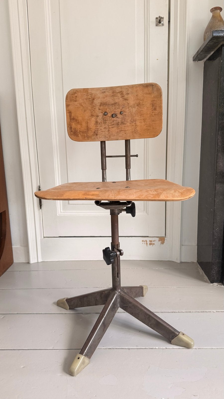 Vintage Bureaustoel Hout met Stalen Poot en Beweegbare Rug, Huis en Inrichting, Ophalen, Gebruikt, Bruin, Bureaustoel