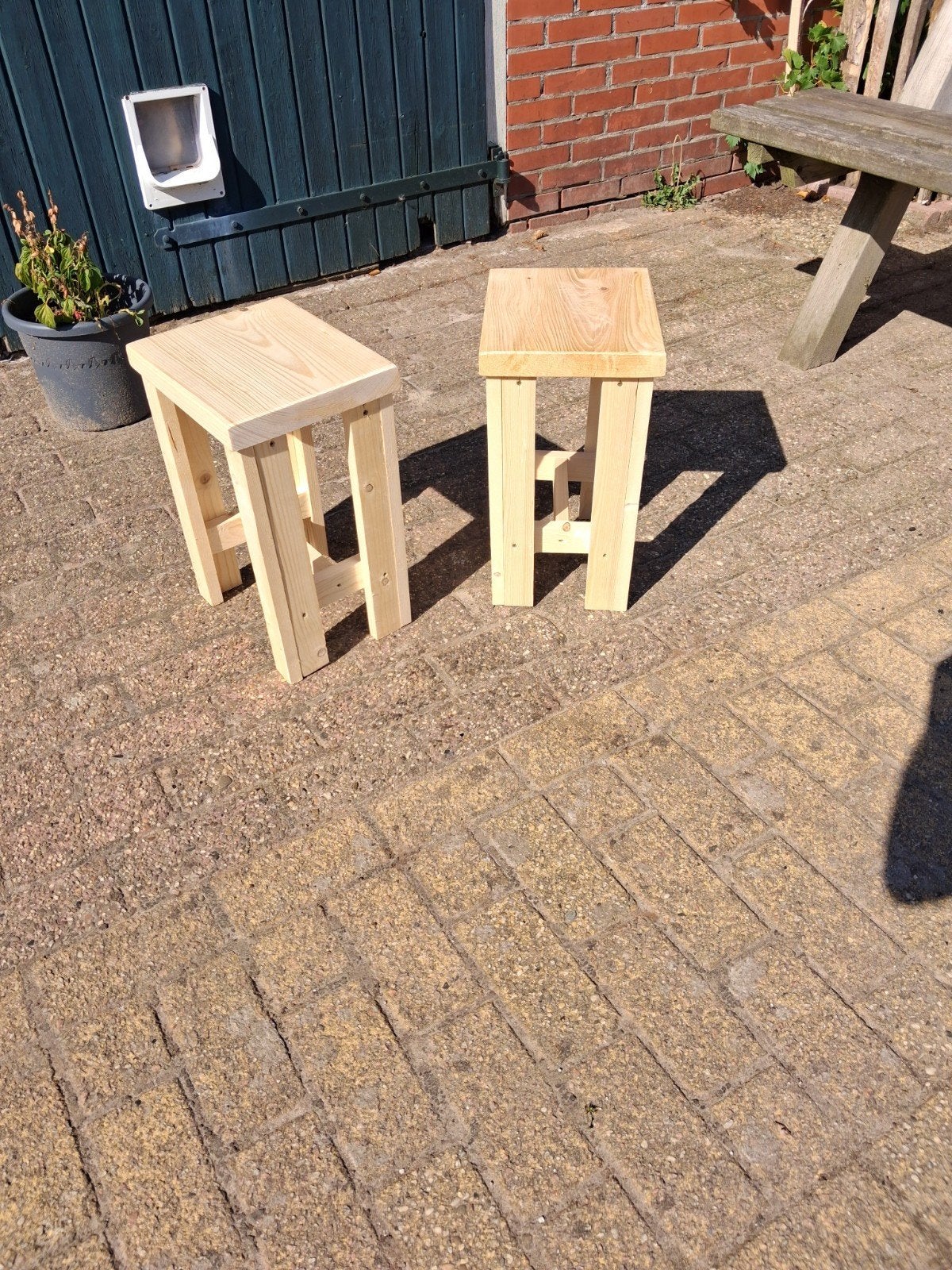 Set van 2 houten bijzettafeltjes, Minder dan 45 cm, Minder dan 55 cm, Ophalen of Verzenden, Zo goed als nieuw