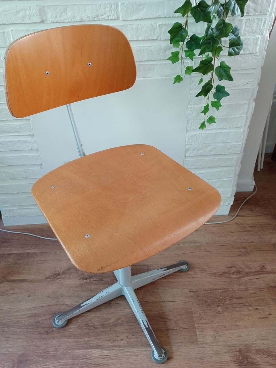 Ahrend de Cirkel - Friso Kramer - architecten stoel/kruk, Ophalen, Gebruikt, Bruin, Eén