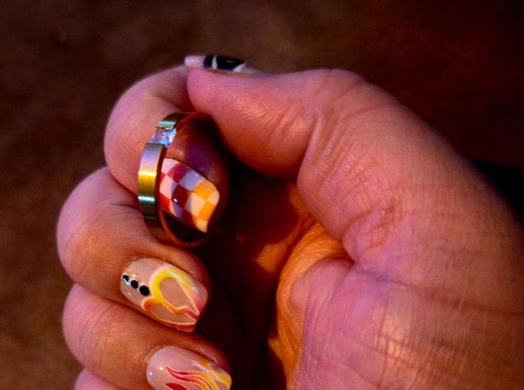 Goudkleurige ring met steen (grote maat), Sieraden, Tassen en Uiterlijk, Ringen, Overige materialen, 20 of groter, Ophalen of Verzenden