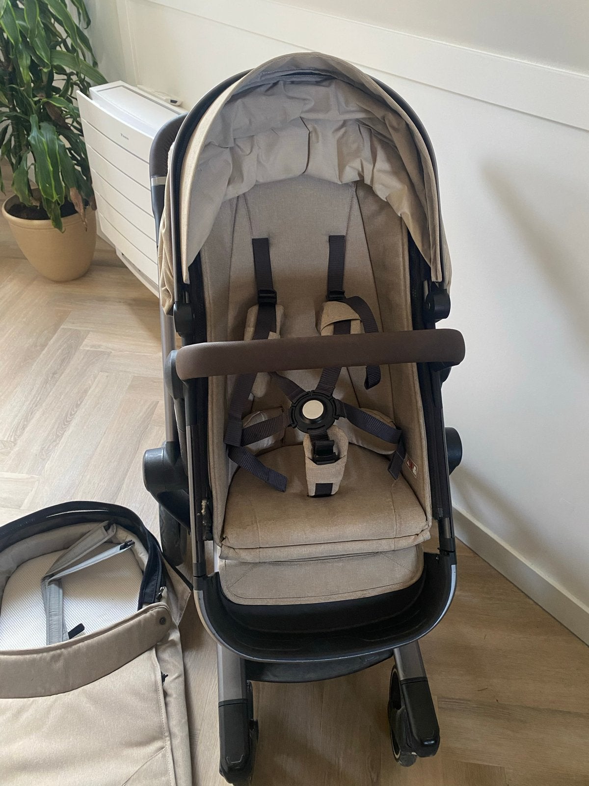 Foto 5 van Joolz Day+ Combiwagen met Reiswieg - Beige, Gebruikt