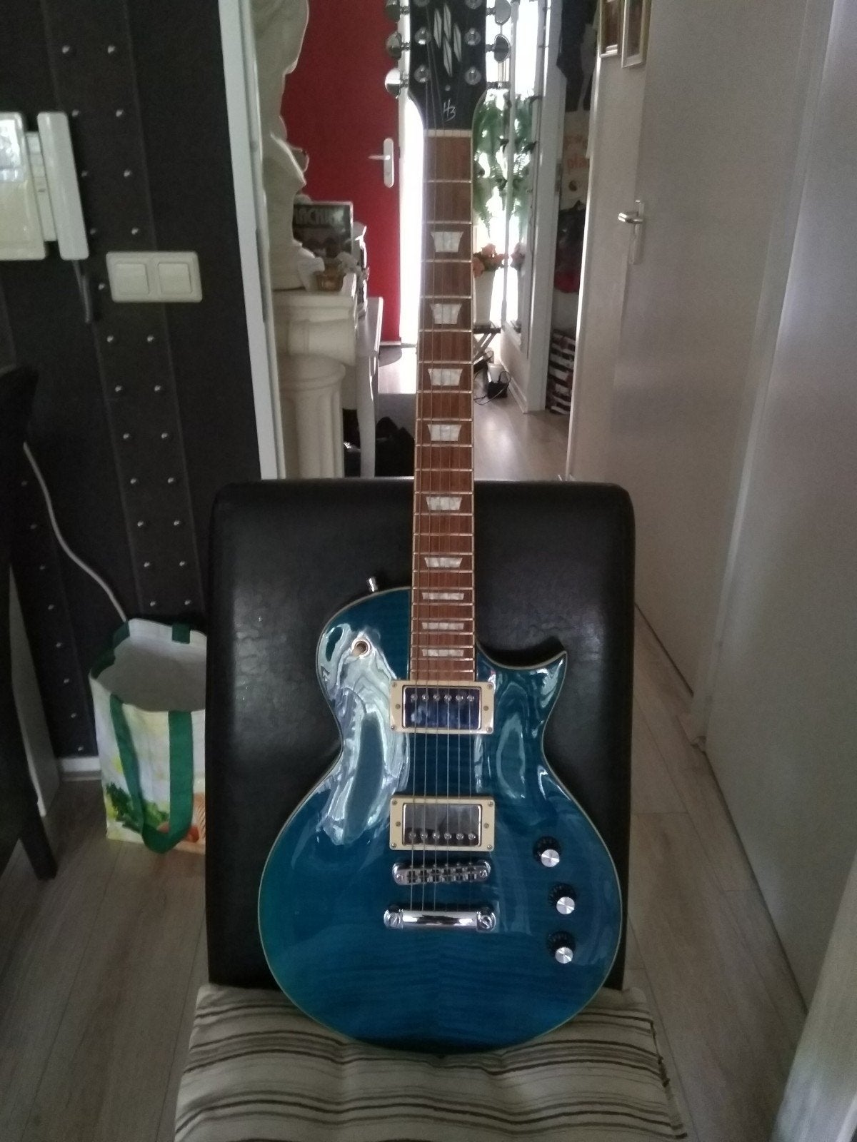 elektrische gitaar merk Harley benton, Muziek en Instrumenten, Snaarinstrumenten | Gitaren | Elektrisch, Ophalen, Zo goed als nieuw