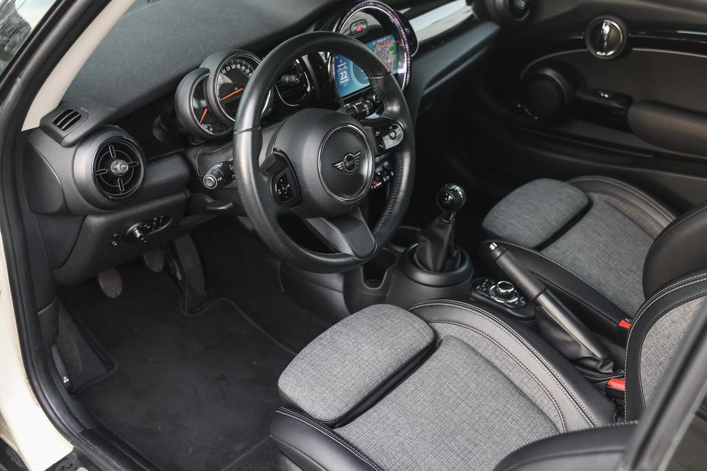 MINI Hatchback One Classic / Sportstoelen / LED / Airconditi, Gebruikt, Met garantie (alle), Leder en Stof, Bedrijf