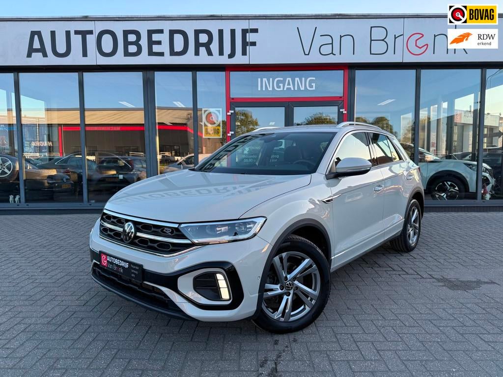 Volkswagen T-Roc 1.5 TSI R-Line | ACC | Carplay | Trekhaak |, 4 cilinders, 150 pk, Leder en Stof, 1245 kg