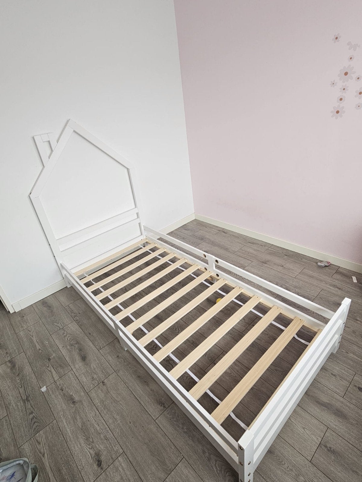 Wit kinderbed (huisje) - 90x200 cm, Ophalen, Eenpersoons, Wit, Zo goed als nieuw