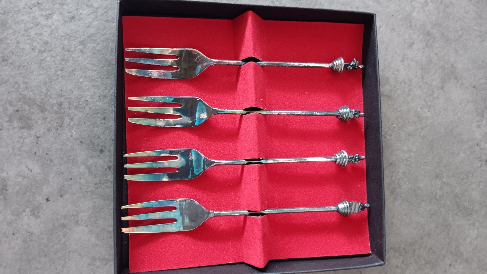 Set van 4 vintage dessertvorkjes in geschenkdoos, Antiek en Kunst, Ophalen of Verzenden