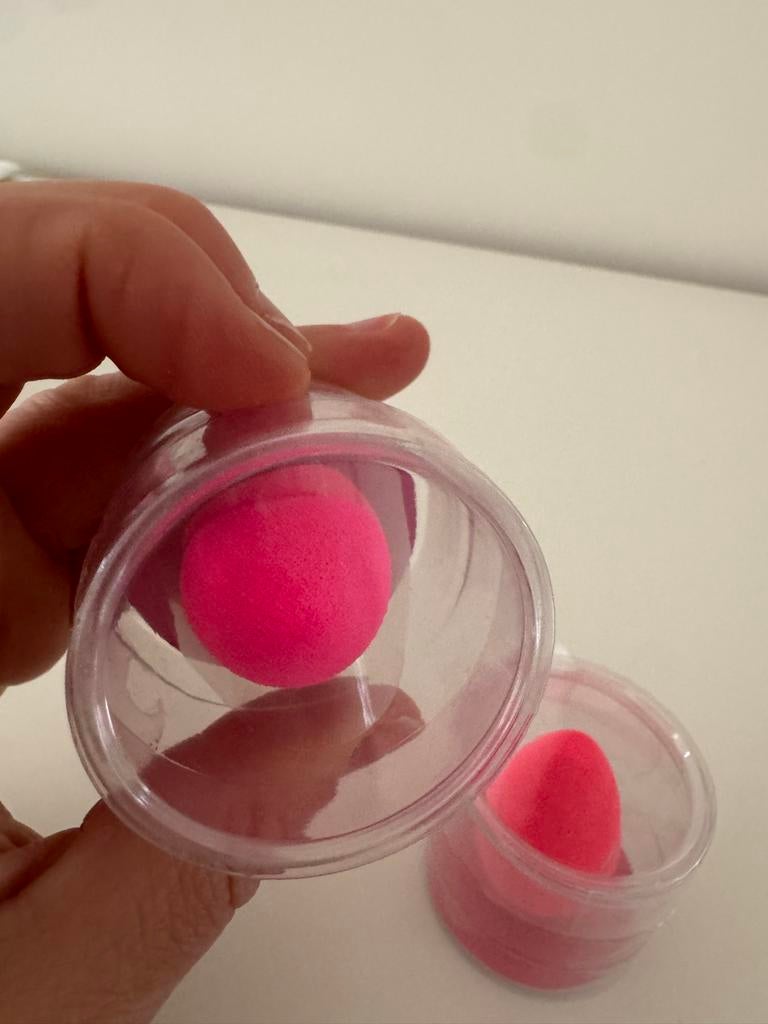 Twee mini beauty blender roze make-up sponsjes in doosjes, Gehele gezicht, Nieuw, Ophalen of Verzenden, Roze