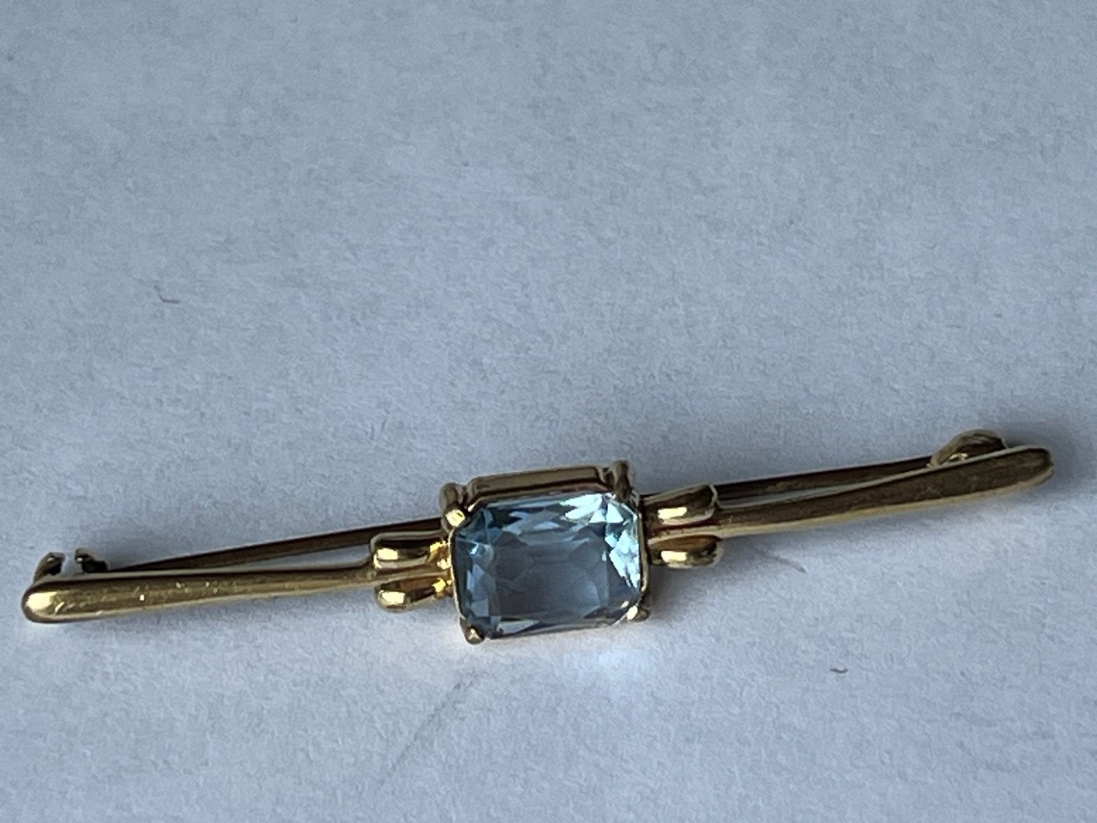 Vintage Elegante Klassieke Broche met Lichtblauwe Steen, Overige materialen, 4 tot 7 cm, Gebruikt, Ophalen of Verzenden