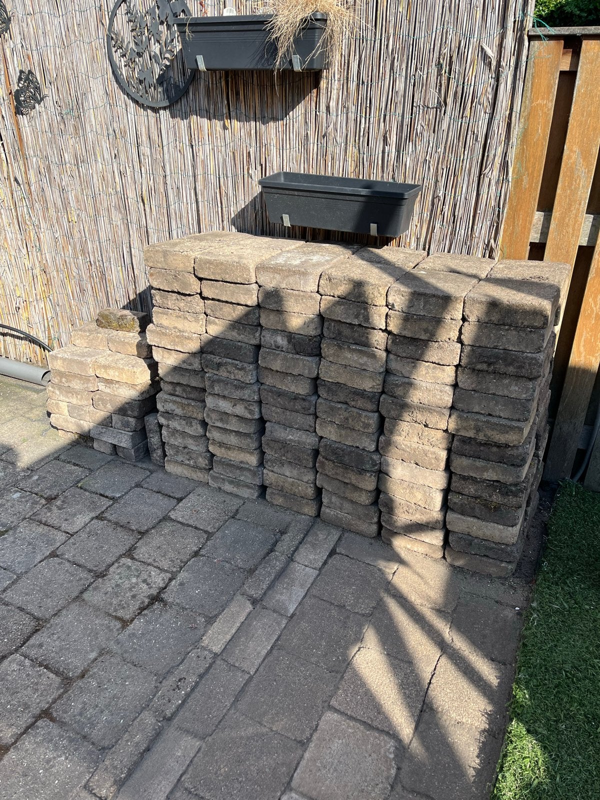 Gratis af te halen: Tuintegels 20x20x6,5cm (ca. 6m²), Ophalen, Gebruikt, 5 tot 10 m², Beton