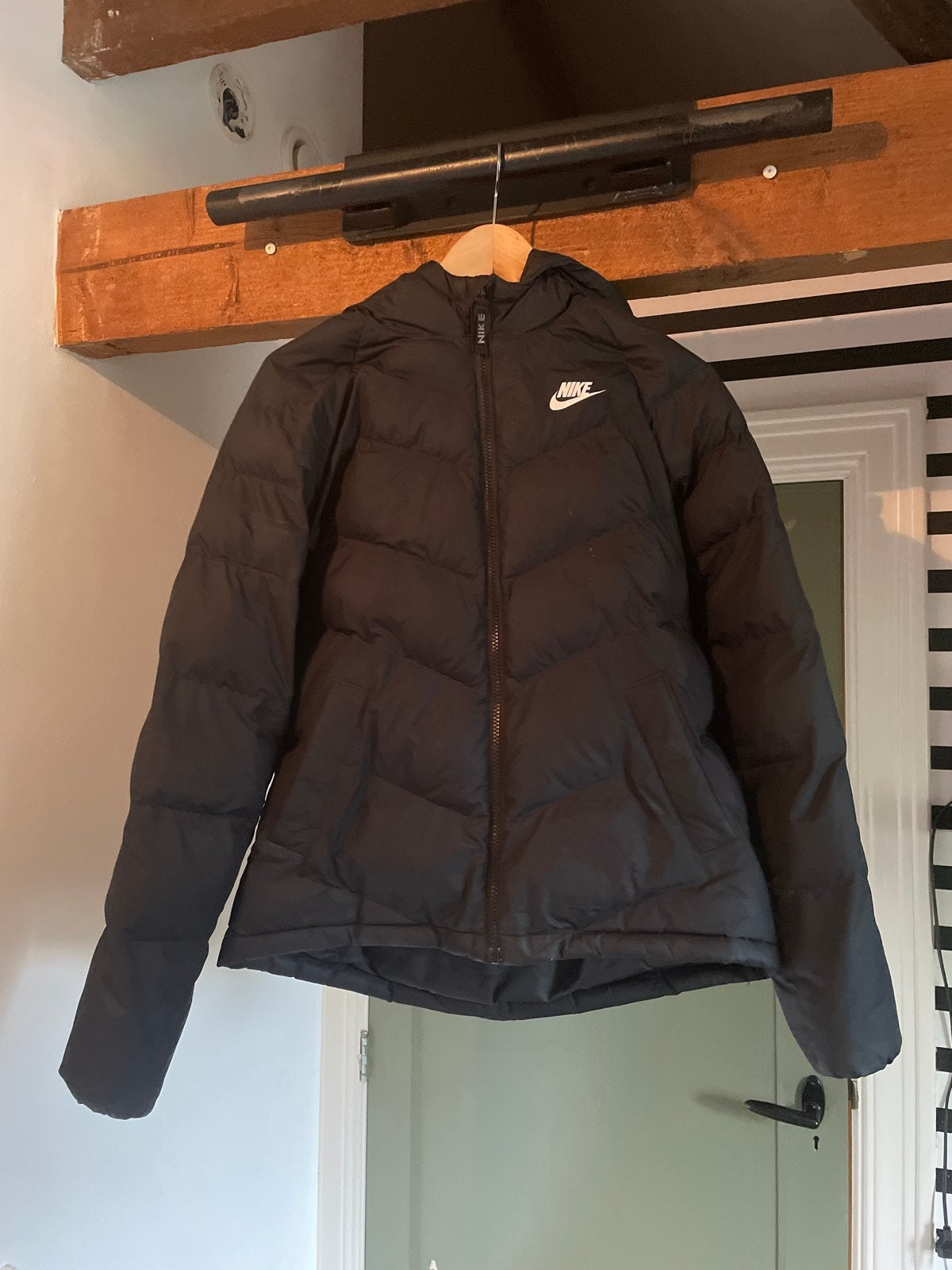 Zwarte Nike winterjas, Kleding | Heren, Jassen | Winter, Ophalen of Verzenden, Zo goed als nieuw, Zwart