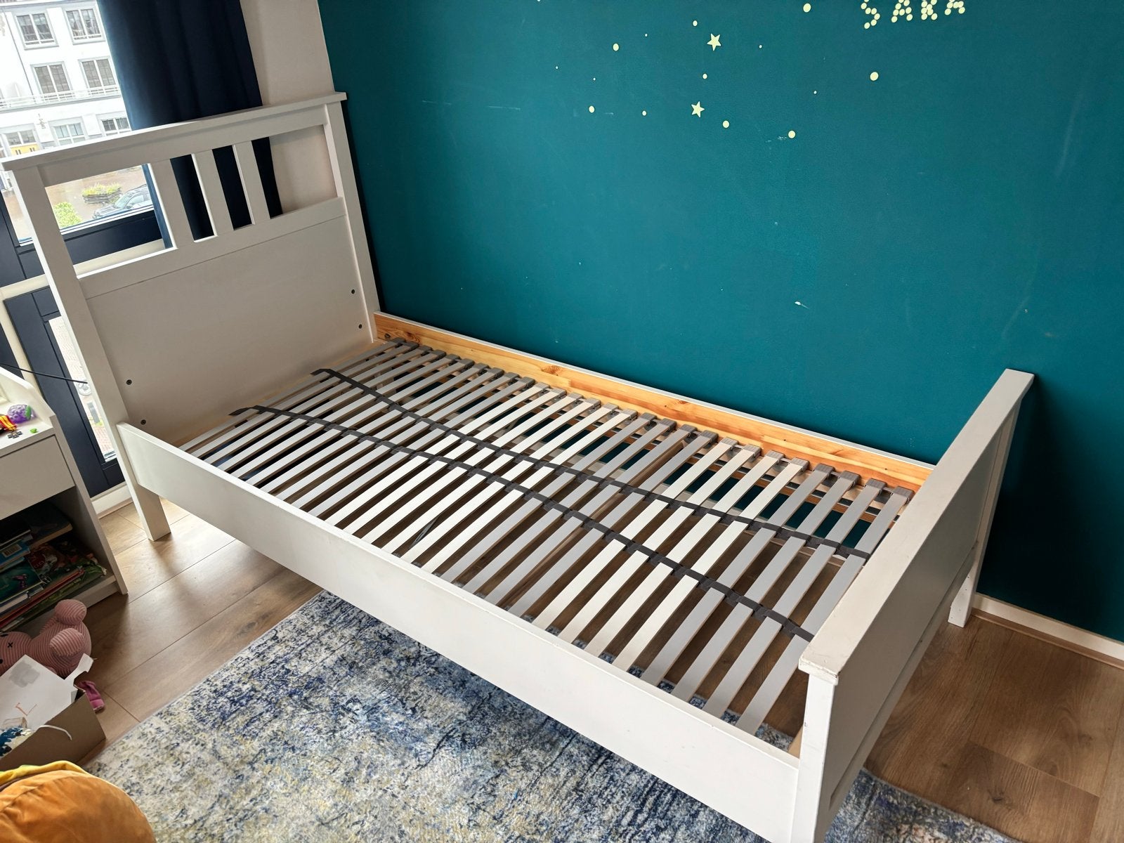 IKEA Bedframe 200 x 90 inclusief matras, Huis en Inrichting, Slaapkamer | Bedden, Ophalen, 100 cm, Eenpersoons, Zo goed als nieuw