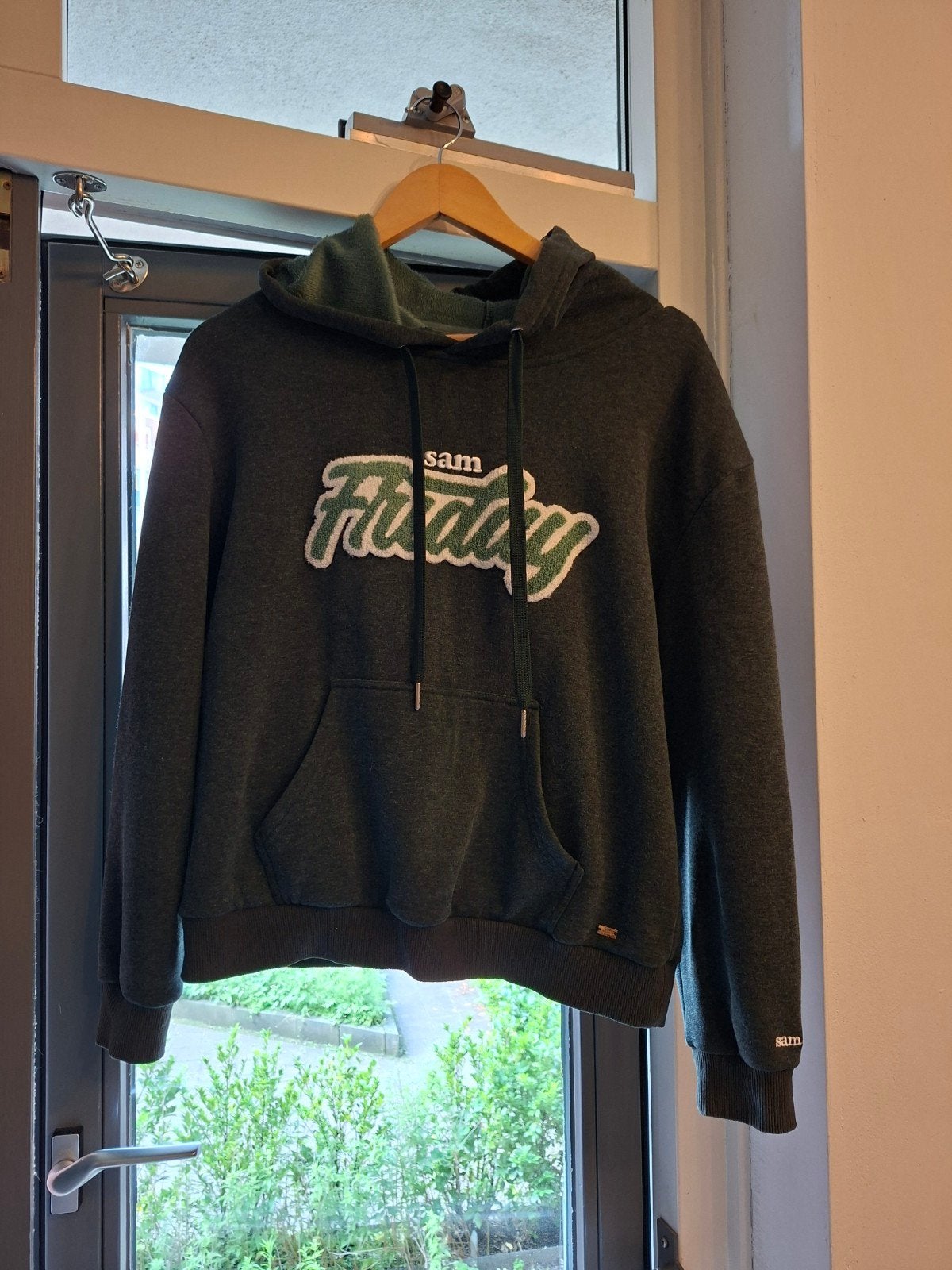 Sam Friday hoodie - Donkergroen met logo, Sam Friday, Ophalen of Verzenden, Maat 36 (S), Gedragen