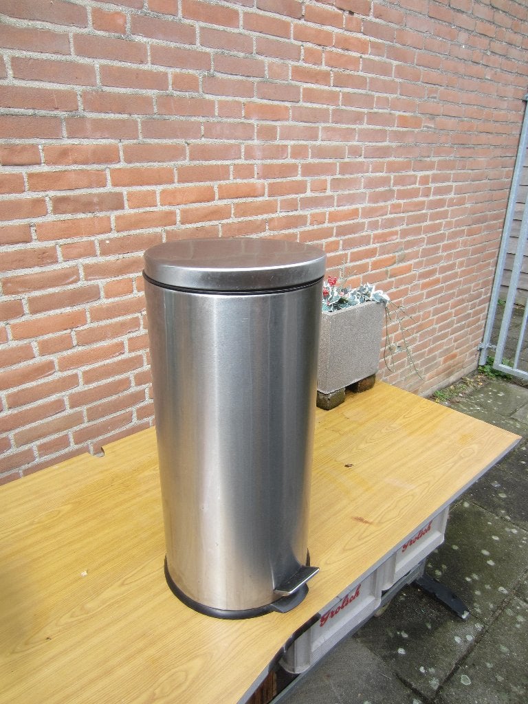 prullebak aluminium, Ophalen, 50 – 75, Gebruikt, Met pedaal