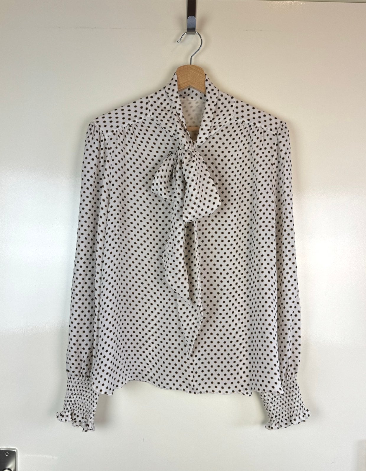 ME+EM Silk Polkadot Old Money Blouse Shirt Puff meandem, Ophalen of Verzenden, Zo goed als nieuw, Maat 38/40 (M), Beige