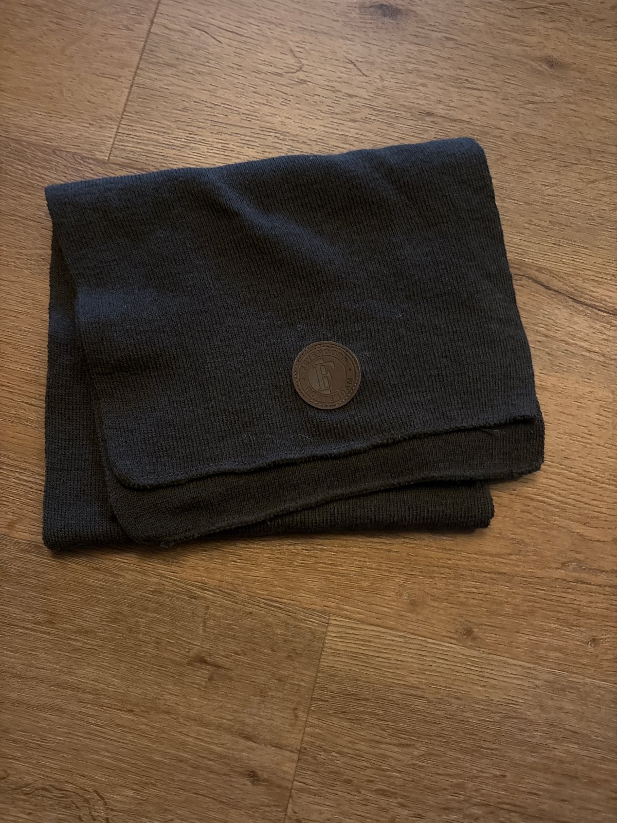 Feyenoord sjaal - Donkergrijs met logo, Kleding | Dames, Ophalen of Verzenden, Nieuw, Maat 46/48 (XL) of groter, Sjaal